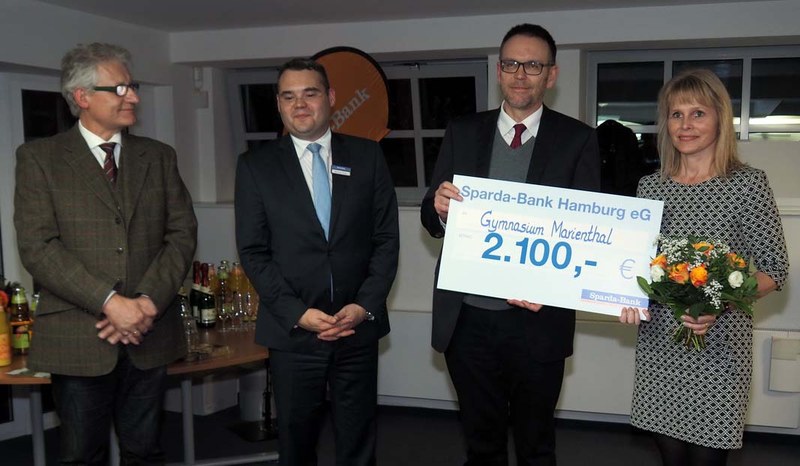 Sparda-Bank spendet für die Schülerbücherei! Sparda-Bank spendet für die Schülerbücherei!