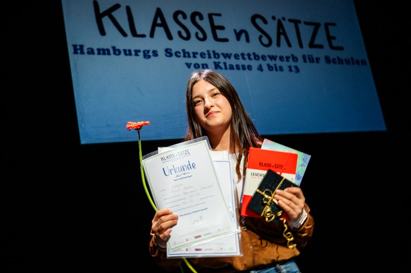 Landessiegerin beim Schreibwettbewerb KLASSEnSÄTZE! Landessiegerin beim Schreibwettbewerb KLASSEnSÄTZE!